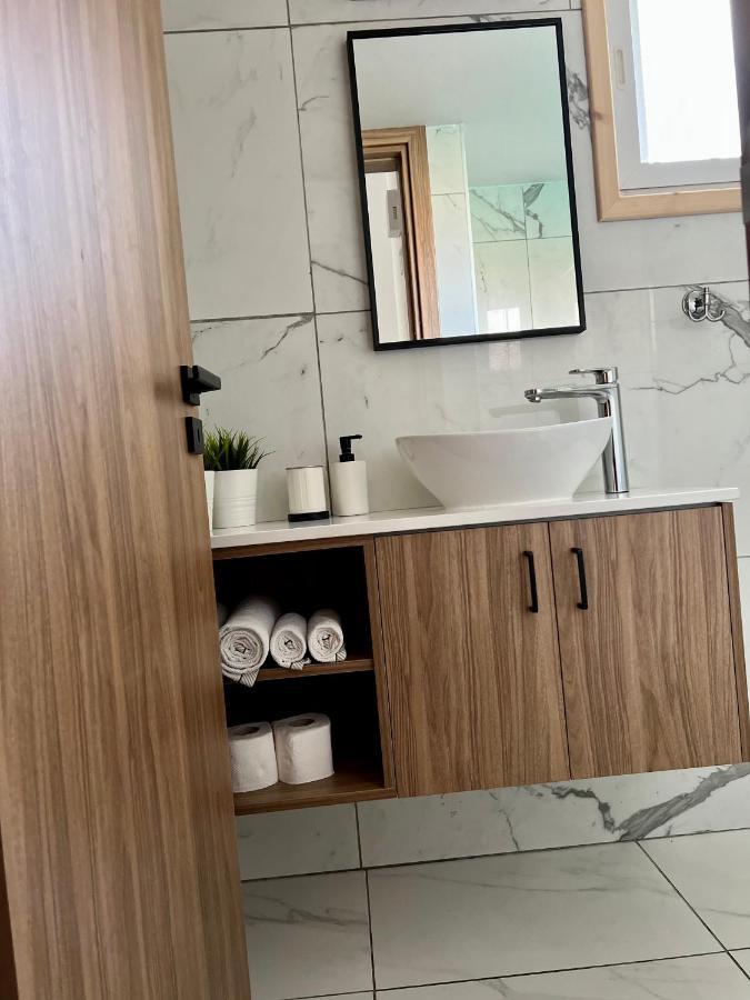 דירות Paphos Luxury Industrial House 8 מראה חיצוני תמונה